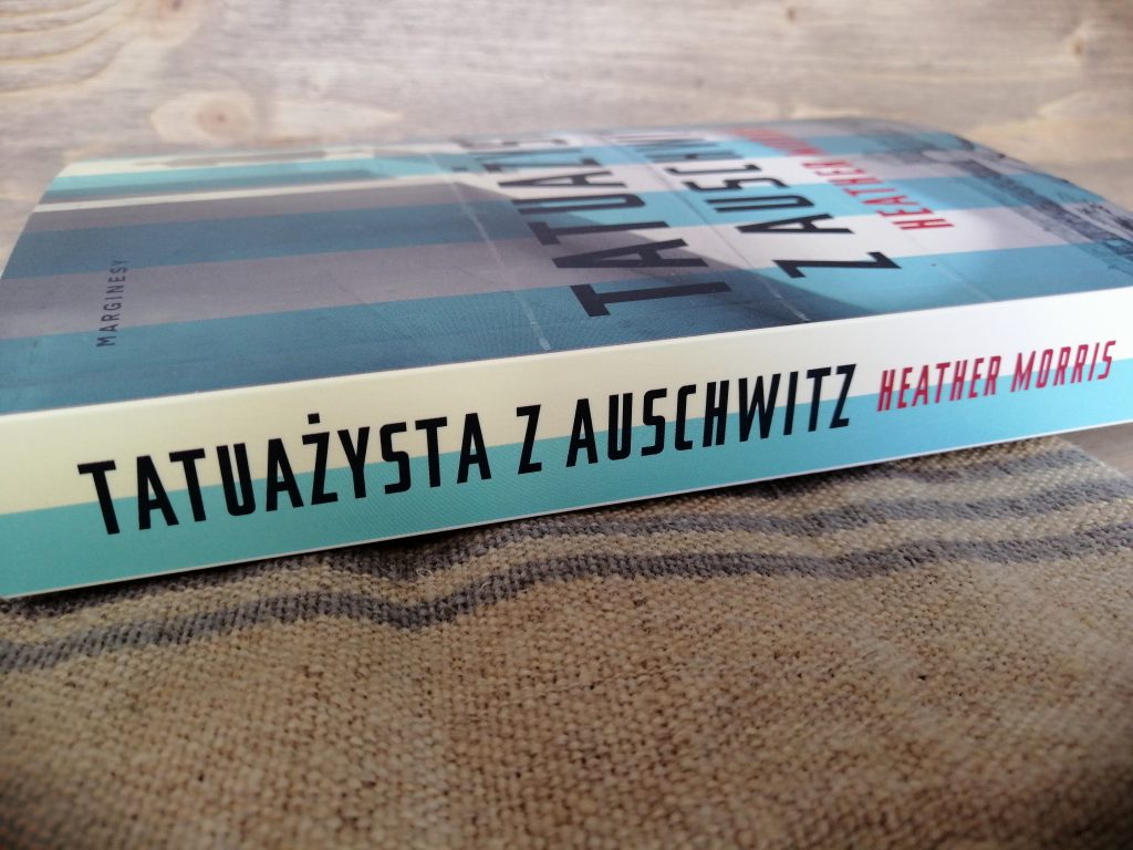 Okładka książki "Tatuażysta z Auschwitz" Heather Morris