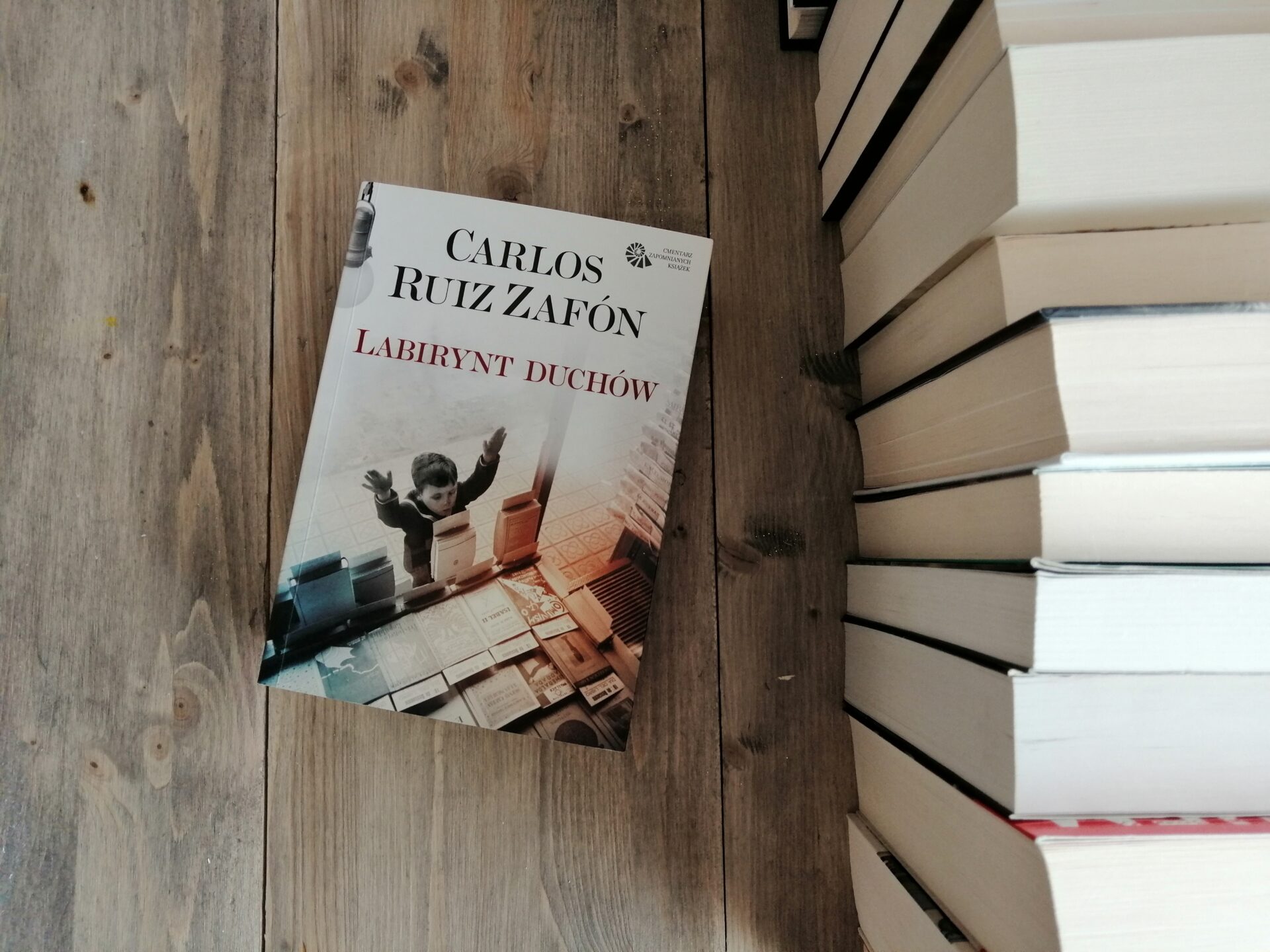 Okładka książki "Labirynt duchów" Carlos Ruiz Zafon