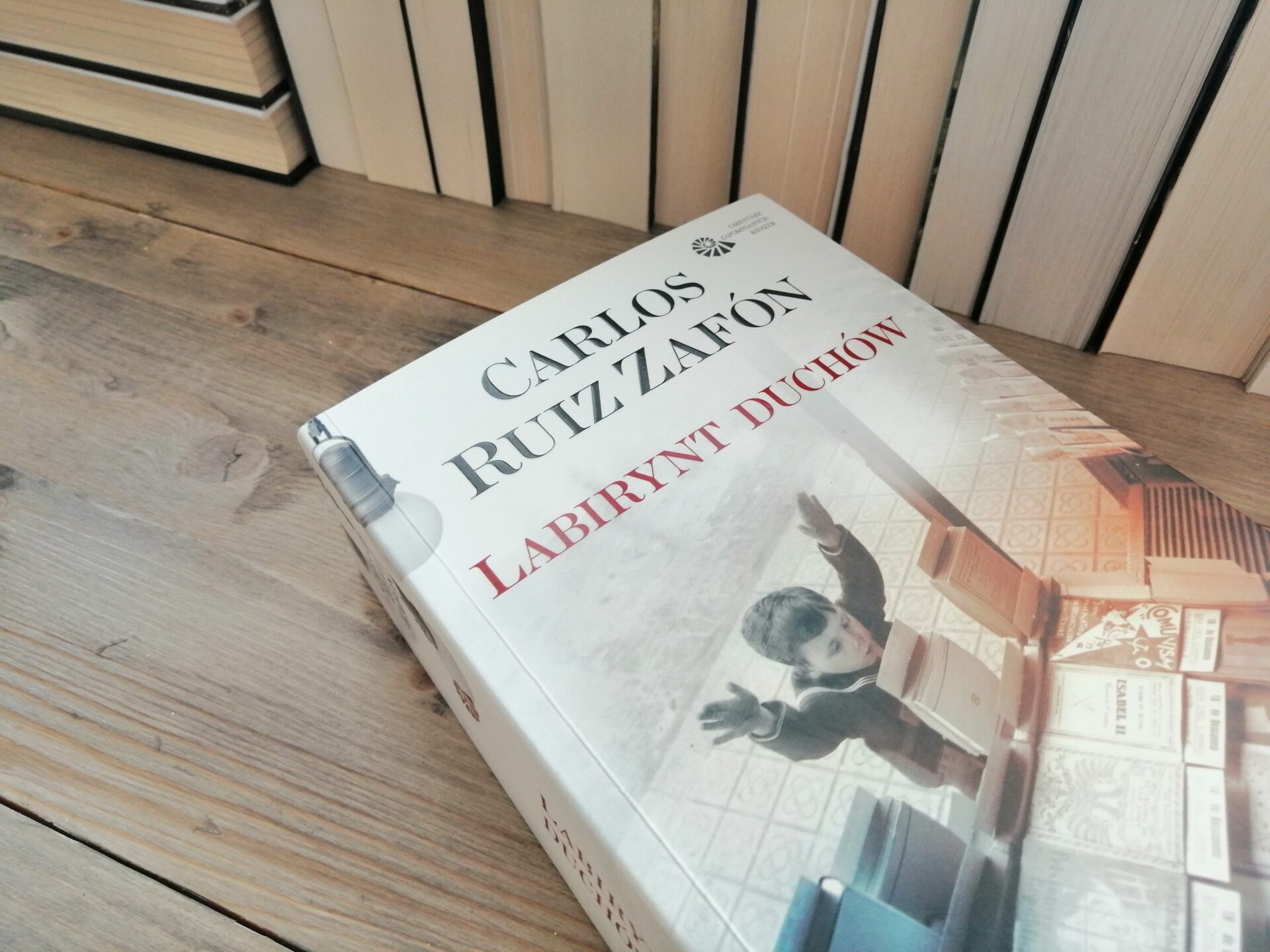 Okładka książki "Labirynt duchów" Carlos Ruiz Zafon