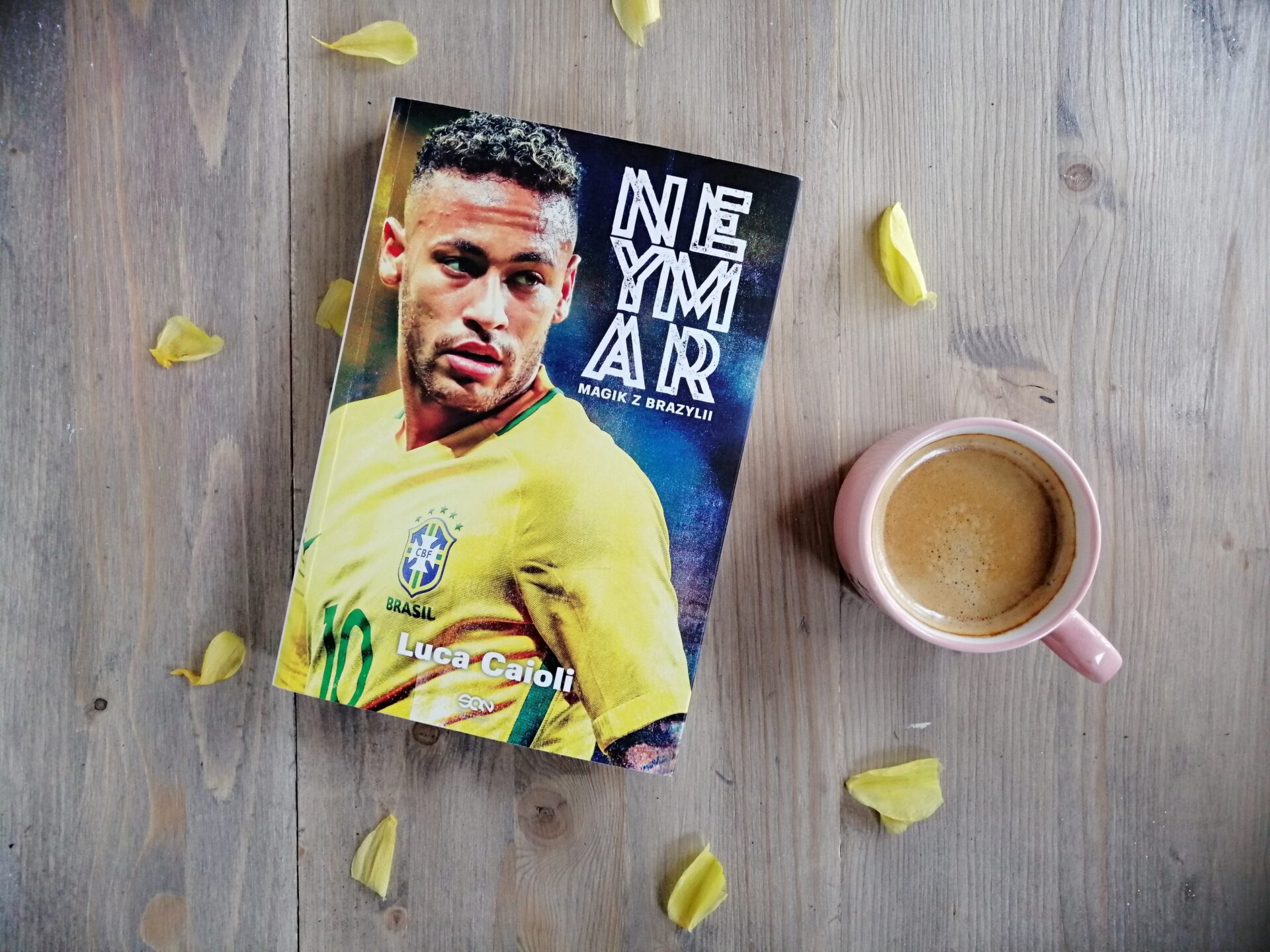 Okładka książki „Neymar. Magik z Brazylii” Luca Caioli