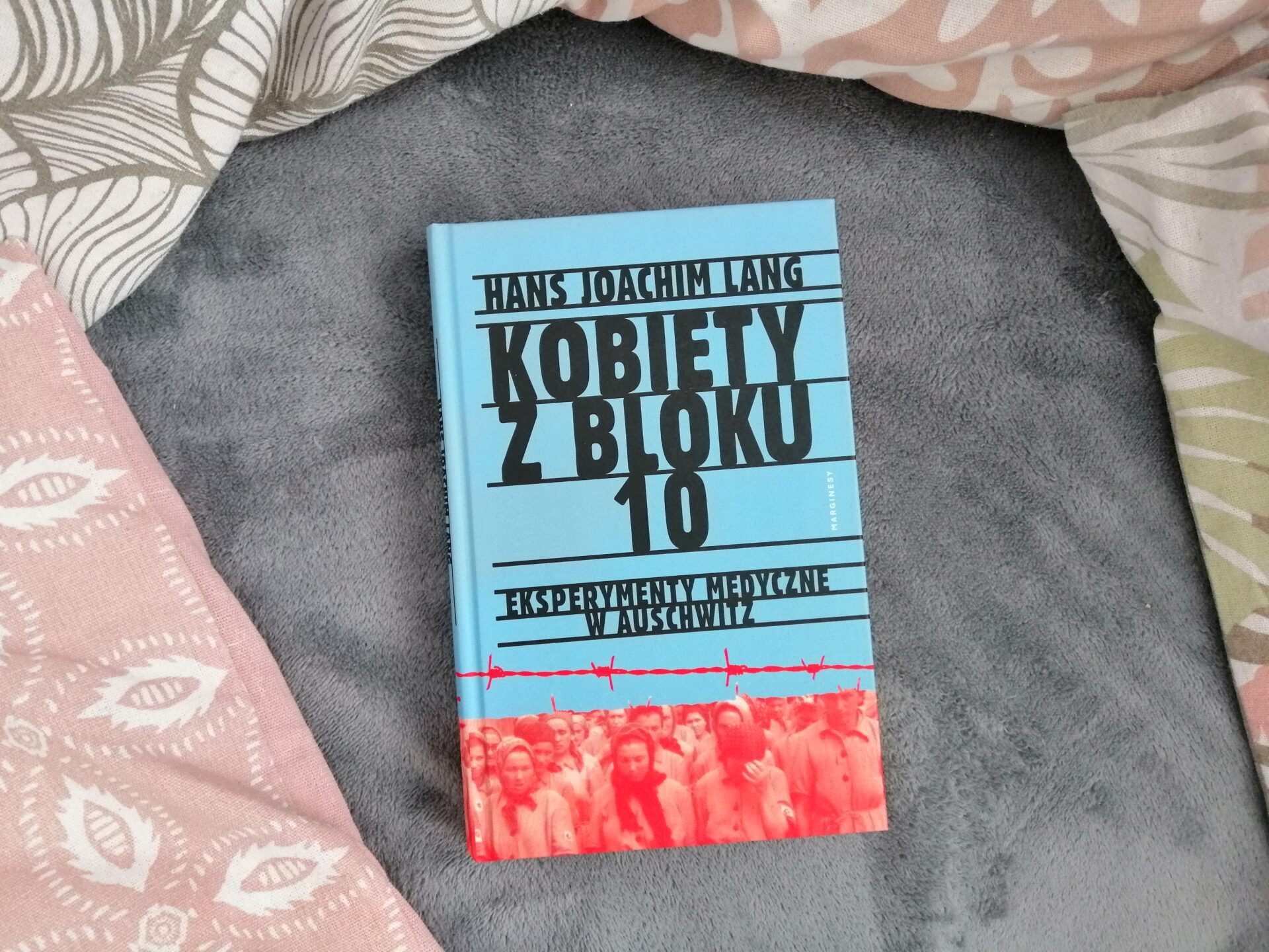 Okładka książki "Kobiety z bloku 10. Eksperymentalne medyczne w Auschwitz" Hans Joachim Lang