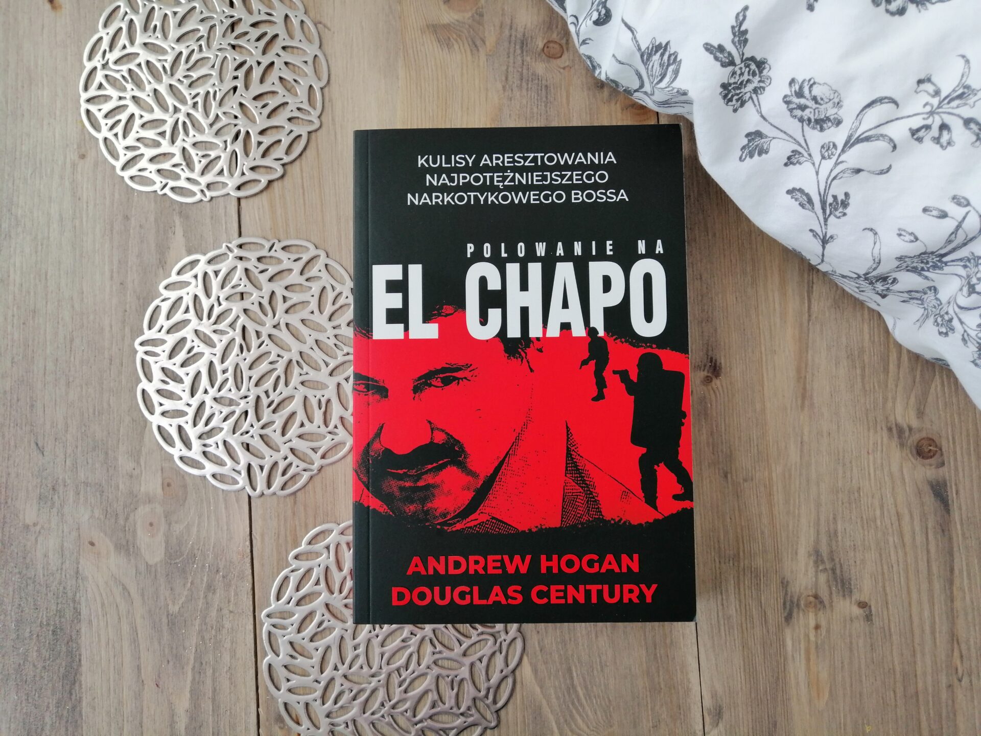 Okładka książki "Polowanie na El Chapo" Andrew Hogan, Douglas Century