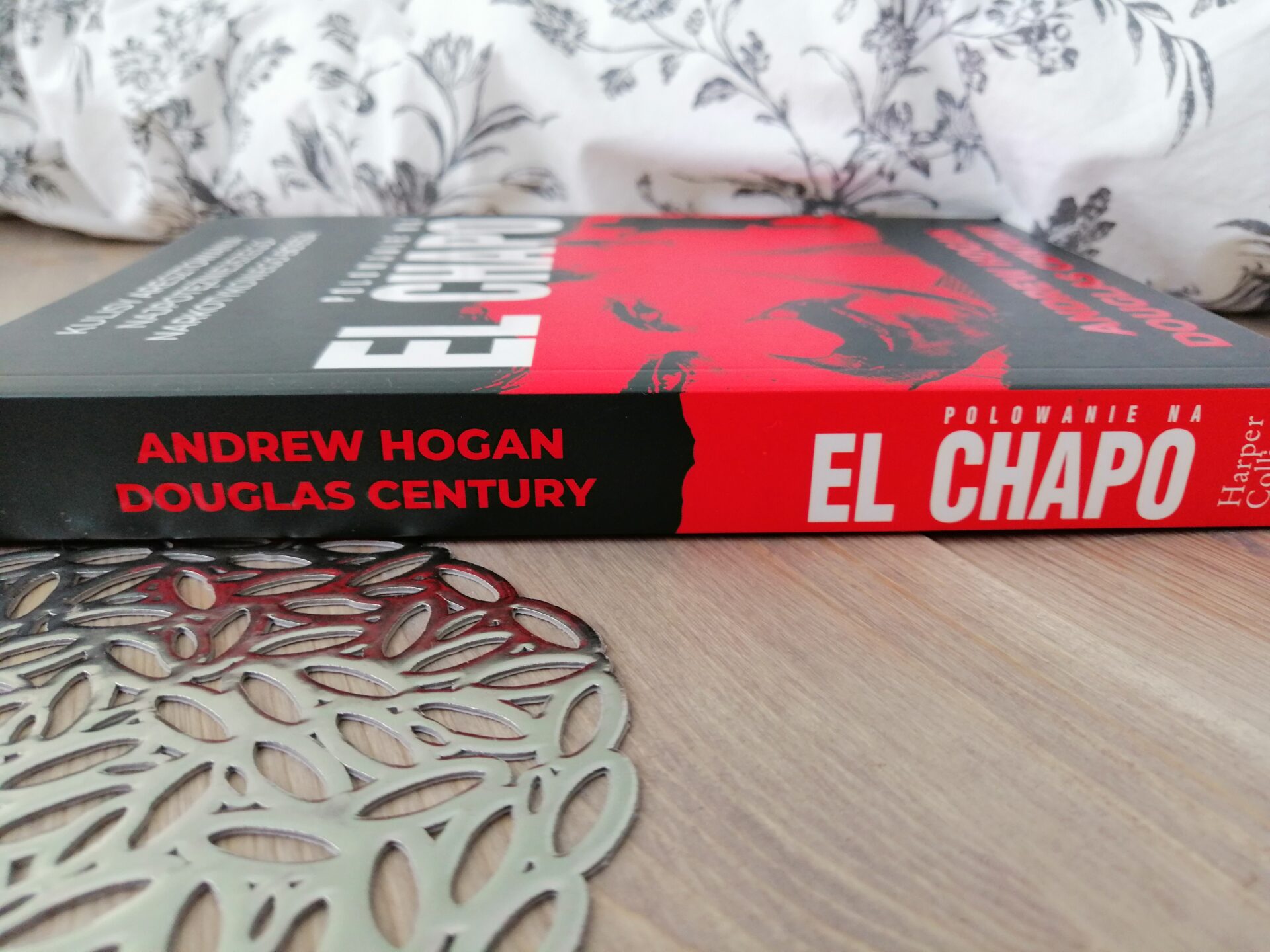 Okładka książki "Polowanie na El Chapo" Andrew Hogan, Douglas Century