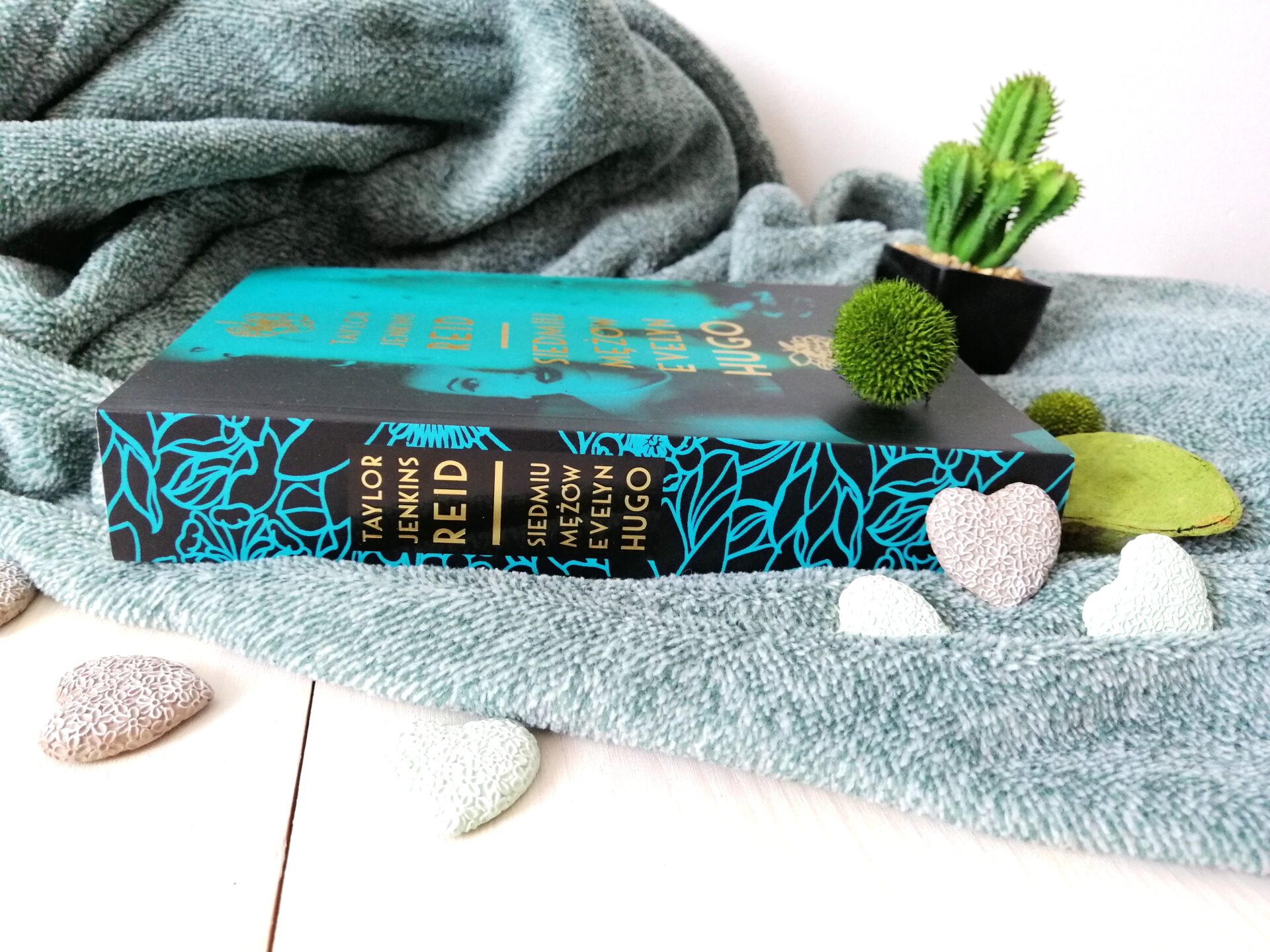 Okładka książki "Siedem mężów Evelyn Hugo" Taylor Jenkins Reid