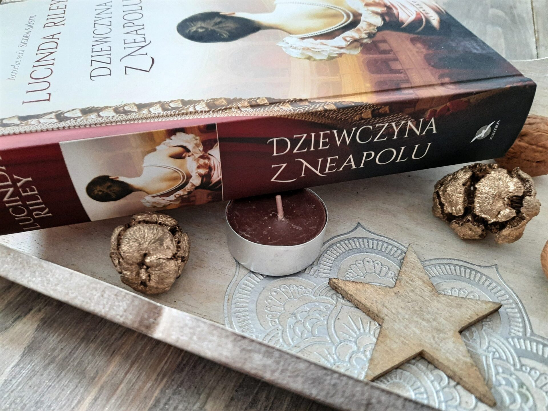 "Dziewczyna z Neapolu" Lucinda Riley