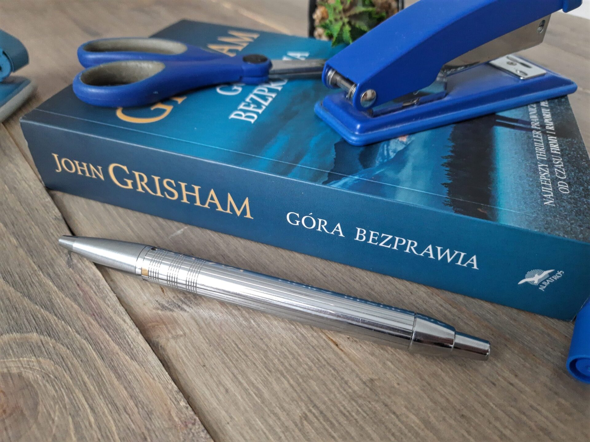 "Góra bezprawia" John Grisham