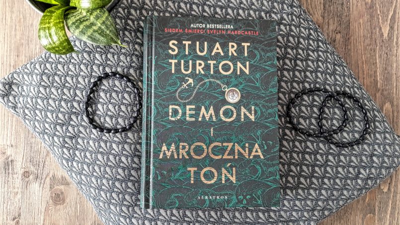 okładka książki "Demon i mroczna toń" Stuart Turton