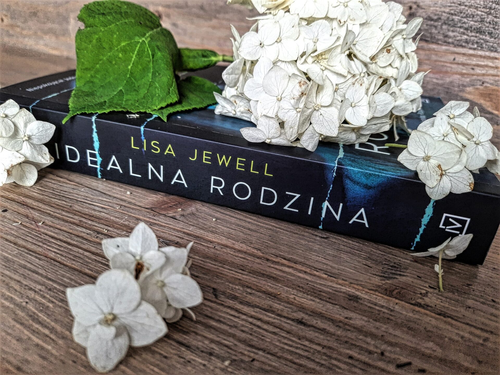 "Idealna rodzina" Lisa Jewell 