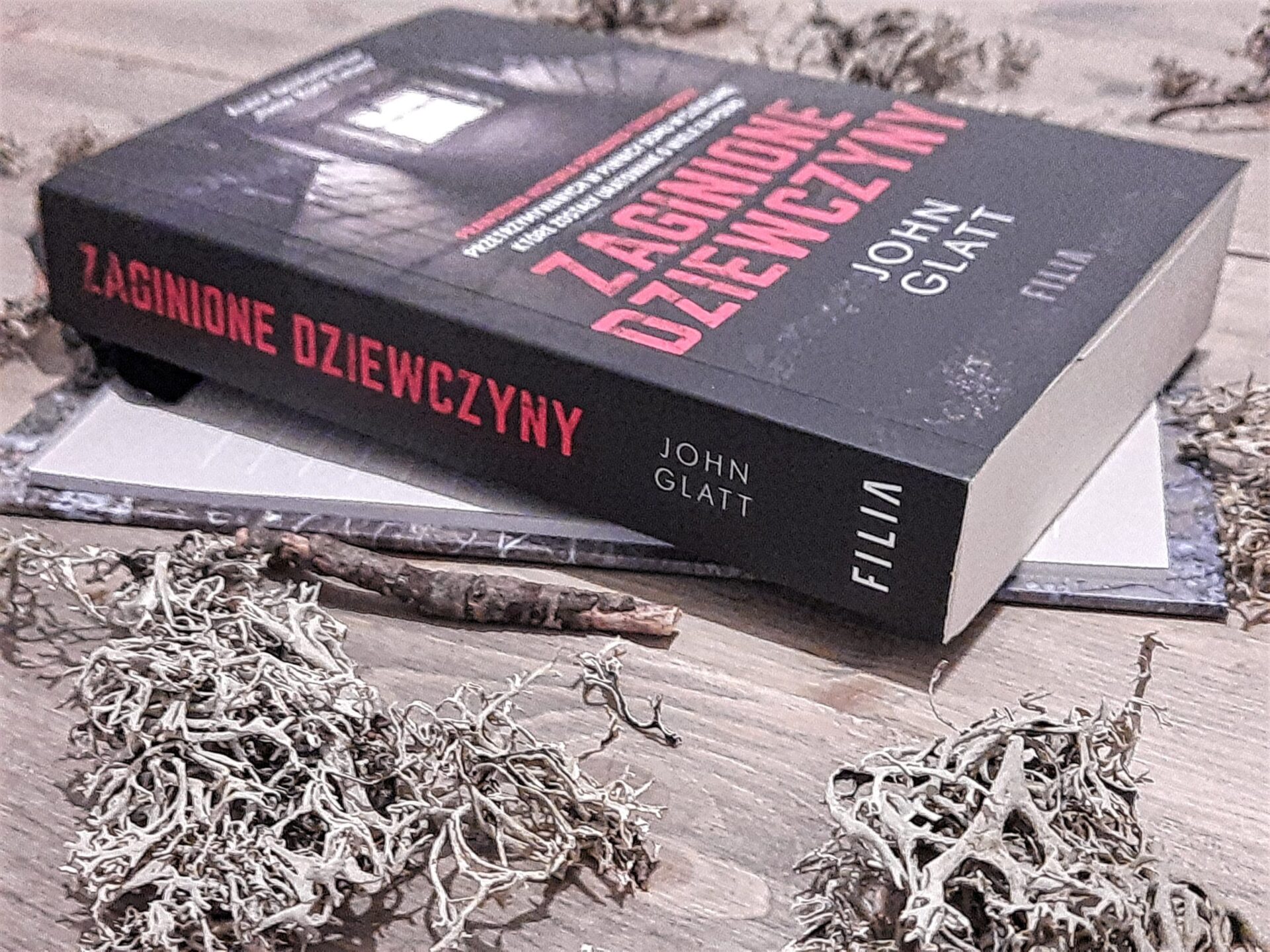 książka 'Zaginione dziewczyny" John Glatt