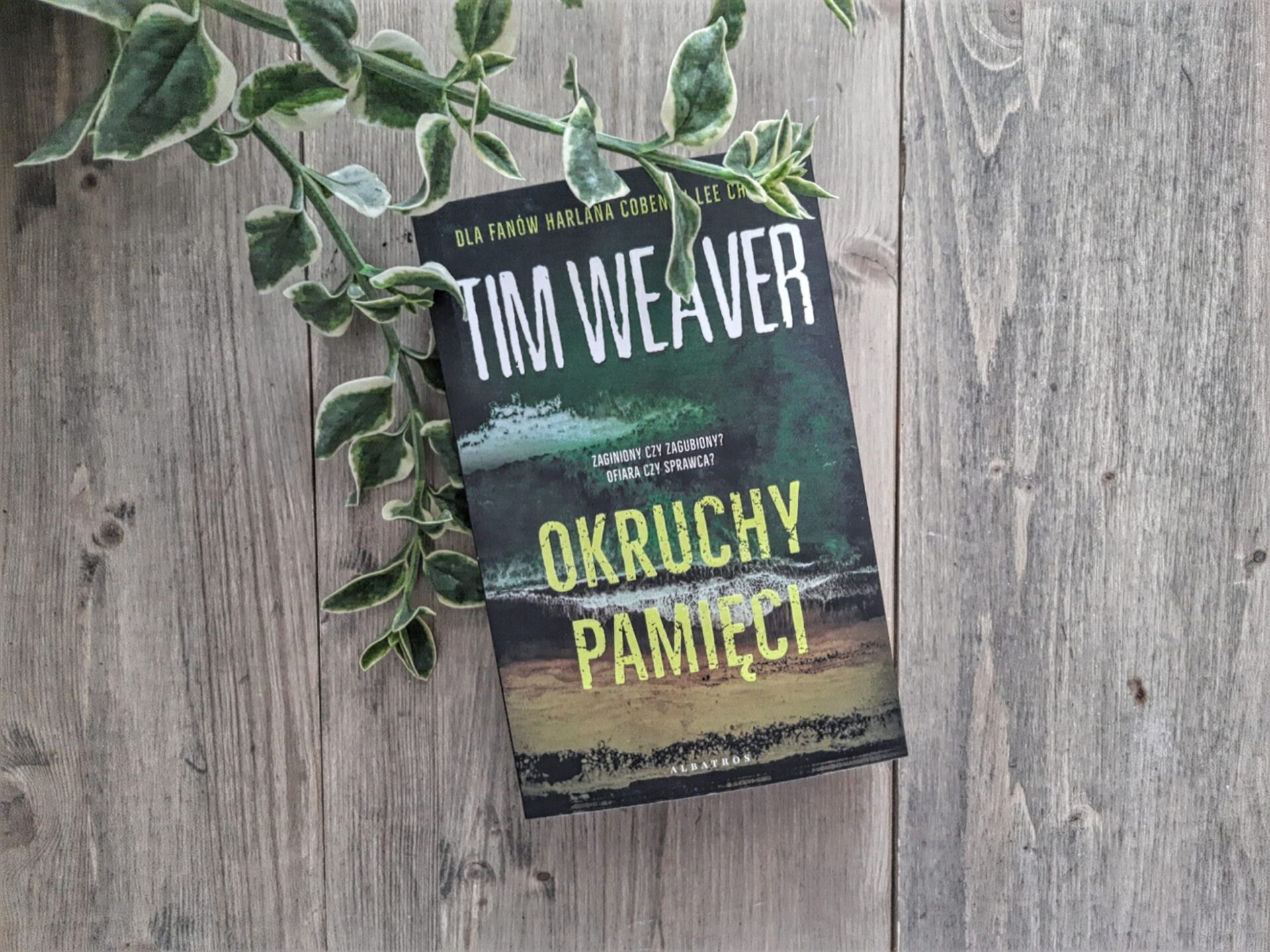 okładka książki "Okruchy pamięci" Tim Weaver