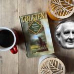 okładka książki "Władca Pierścieni. Drużyna Pierścienia" i J.R.R. Tolkien