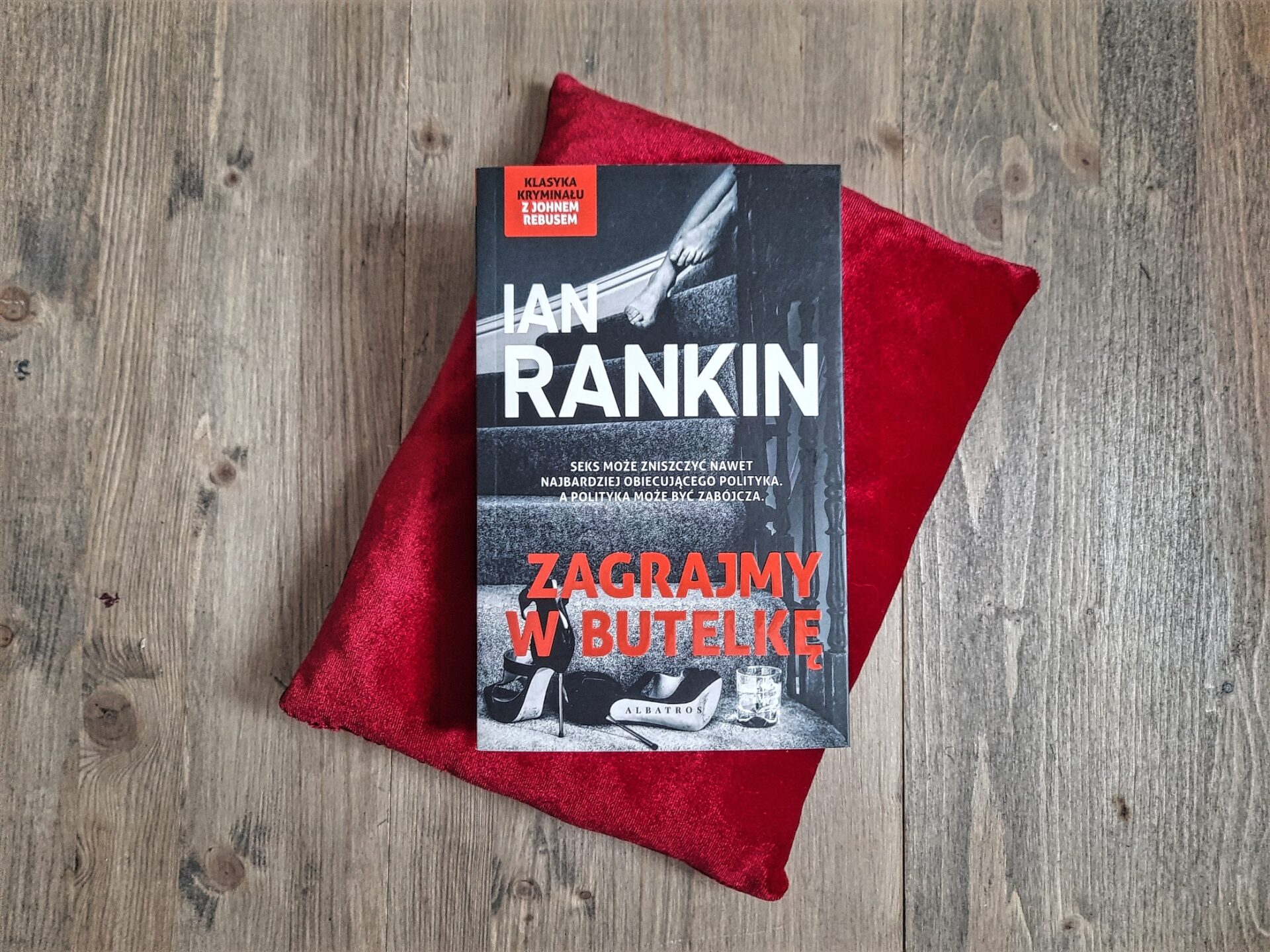 Okładka książki "Zagrajmy w butelkę" Ian Rankin