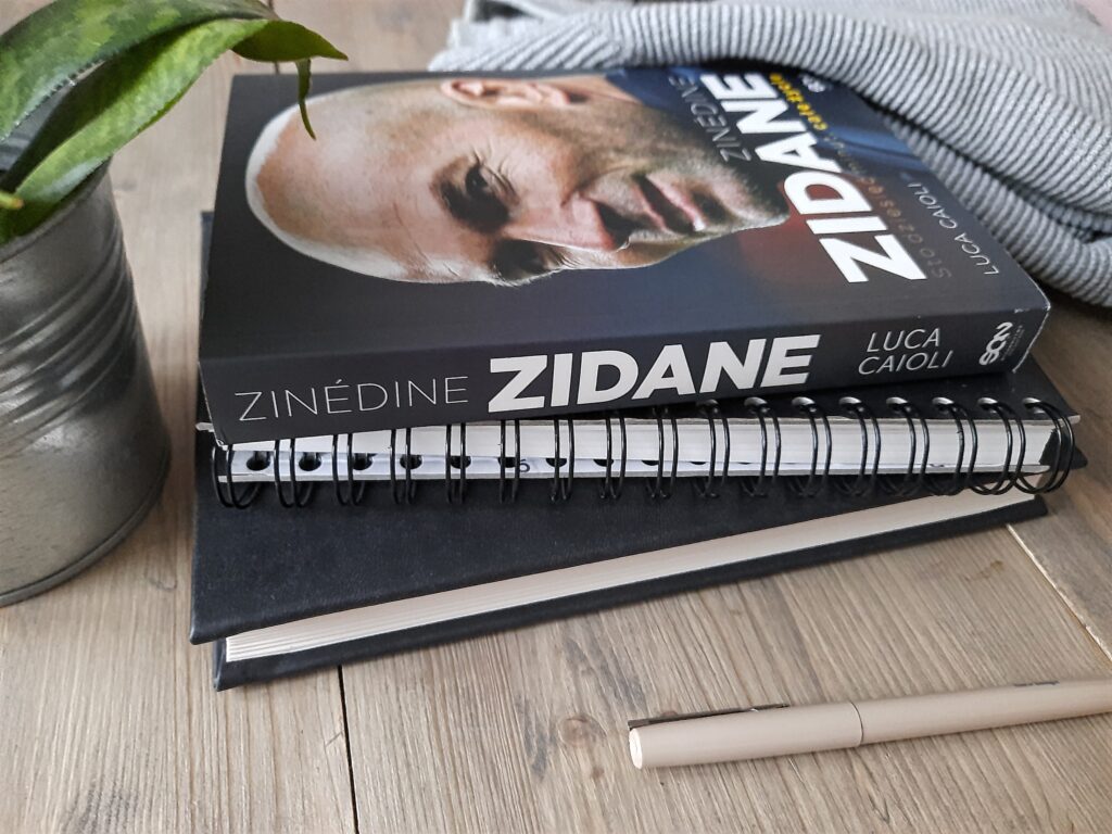 Okładka książki "Zinedine Zidane. Sto dziesięć minut, całe życie" Luca Caioli