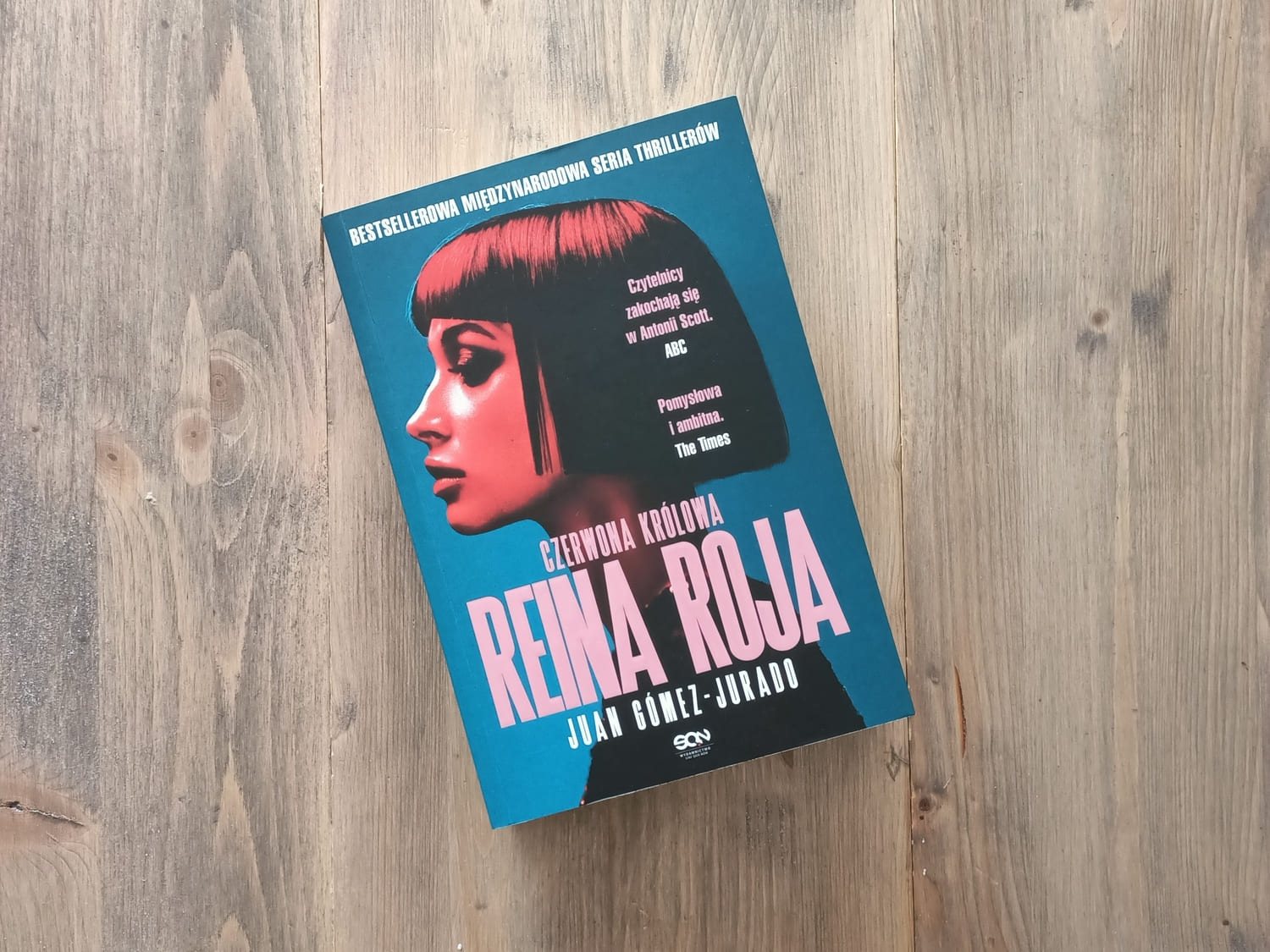 Okładka książki "Czerwona królowa. Reina Roja" Juan Gomez-Jurado