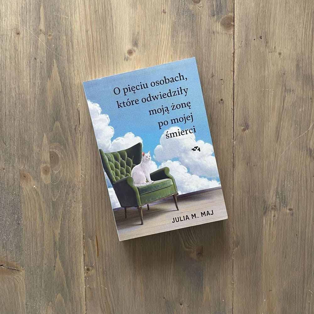 Okładka książki "O pięciu osobach, które odwiedziły moją żonę po mojej śmierci" Julia Maj