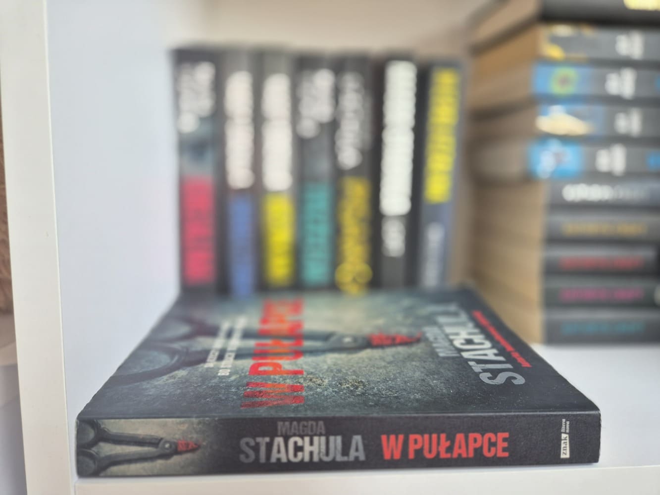 Okładka książki "W pułapce" Magda Stachula