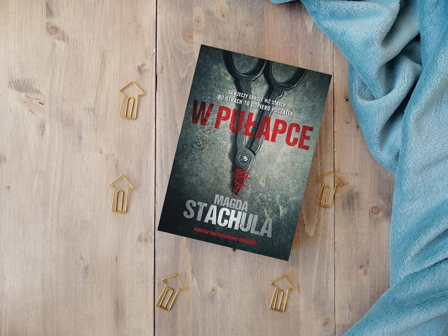 Okładka książki "W pułapce" Magda Stachula