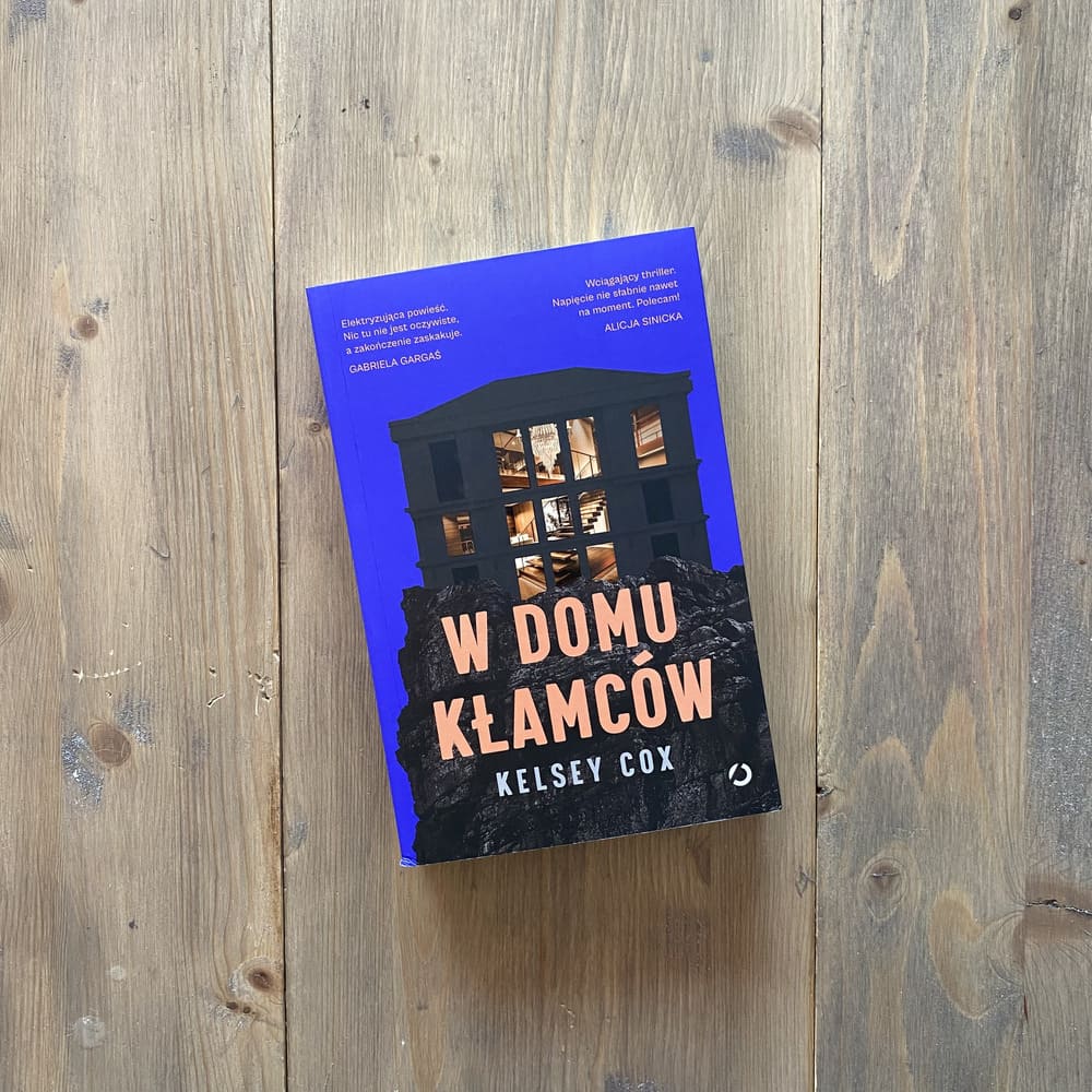 Okładka książki "W domu kłamców" Kelsey Cox