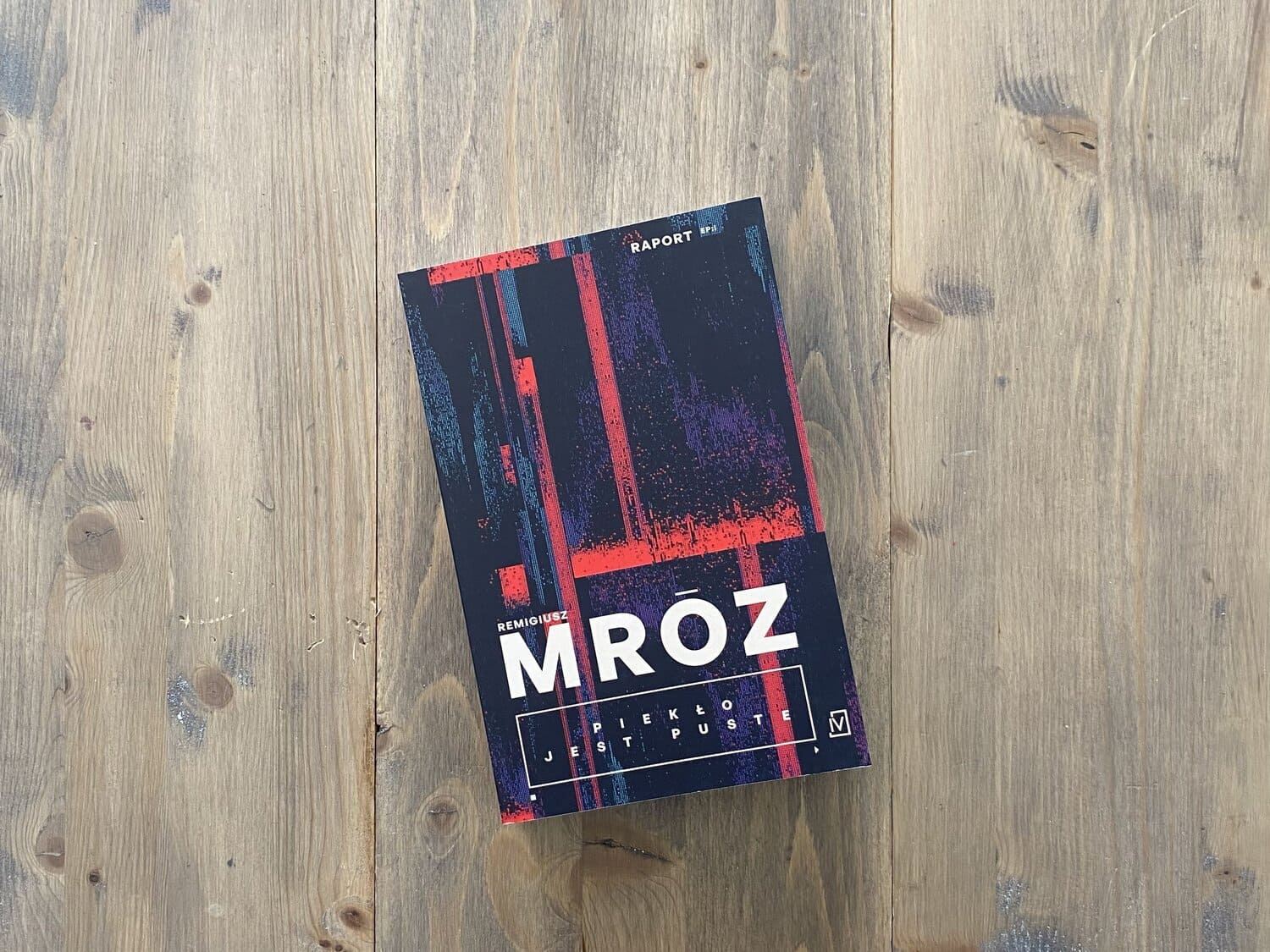 Okładka książki "Piekło jest puste" Remigiusz Mróz