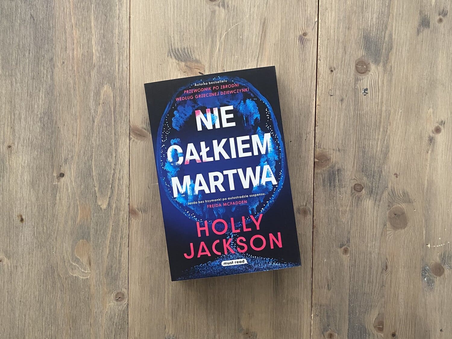 Okładka książki "Nie całkiem martwa" Holly Jackson