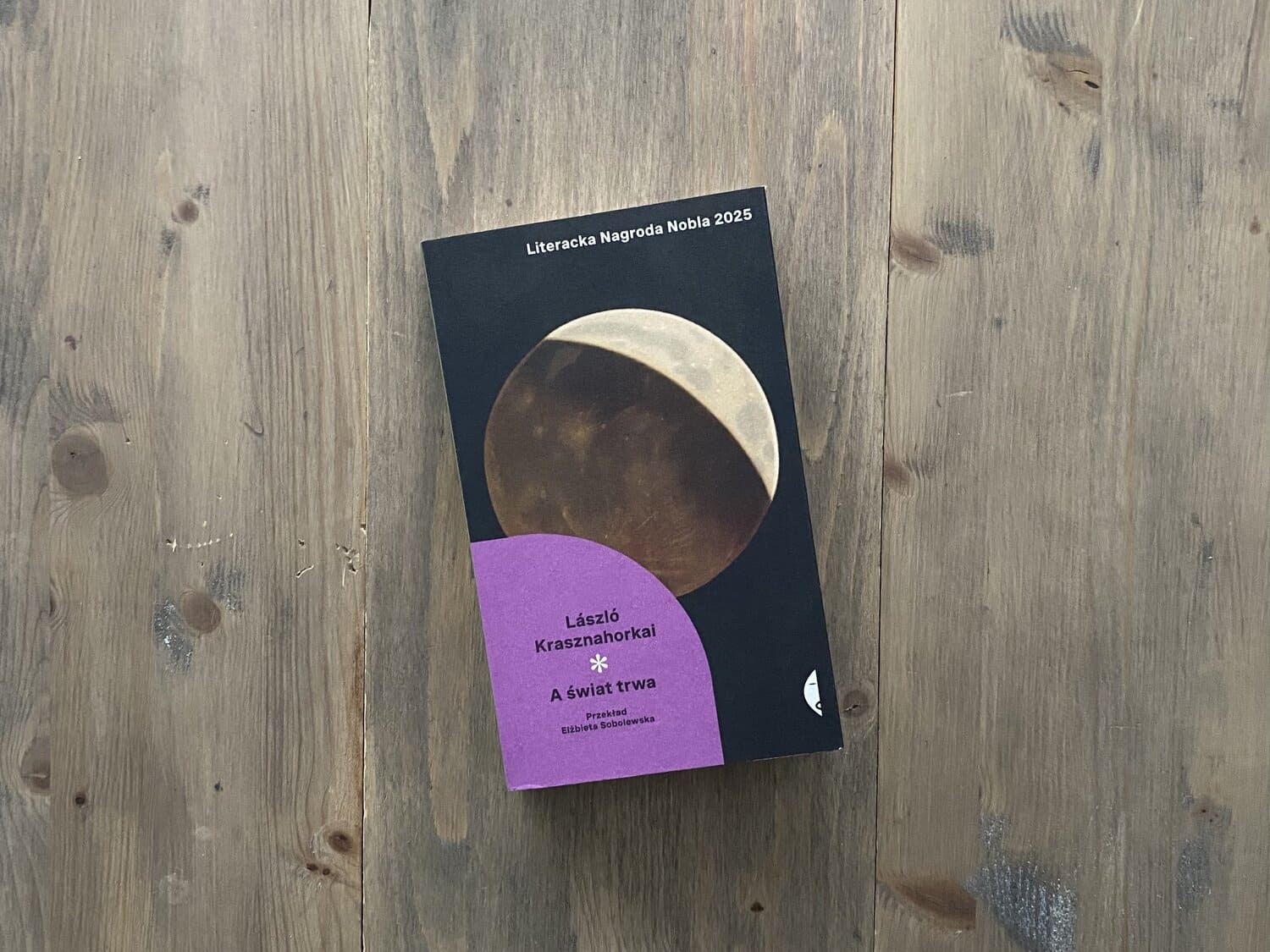 Okładka książki "A świat trwa" Laszlo Krasznahorkai