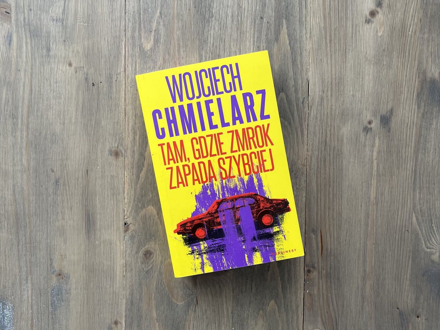 Okładka książki "Tam, gdzie zmrok zapada szybciej" Wojciech Chmielarz
